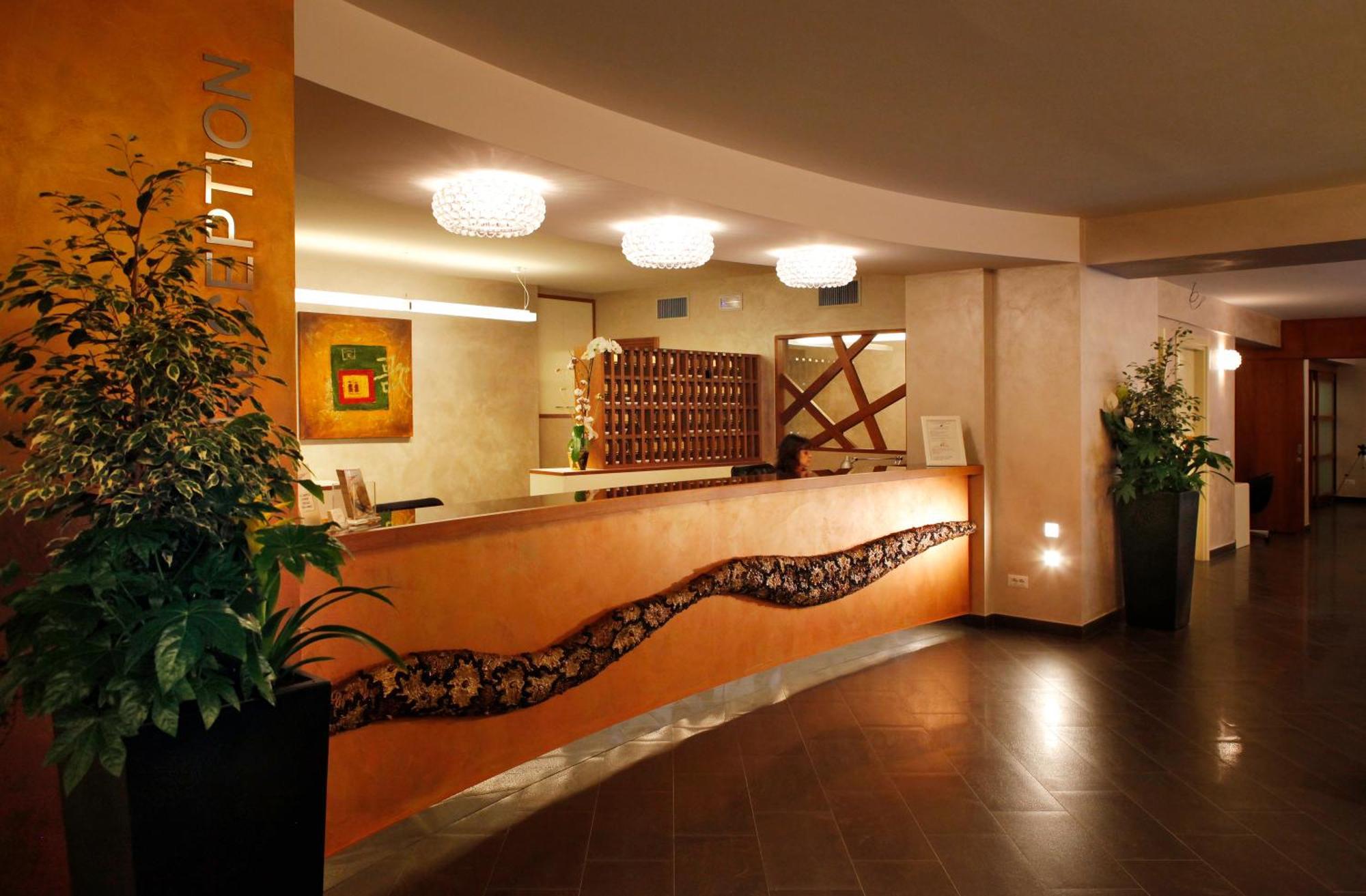 Hotel Monte Rosa เคียวารี ภายนอก รูปภาพ