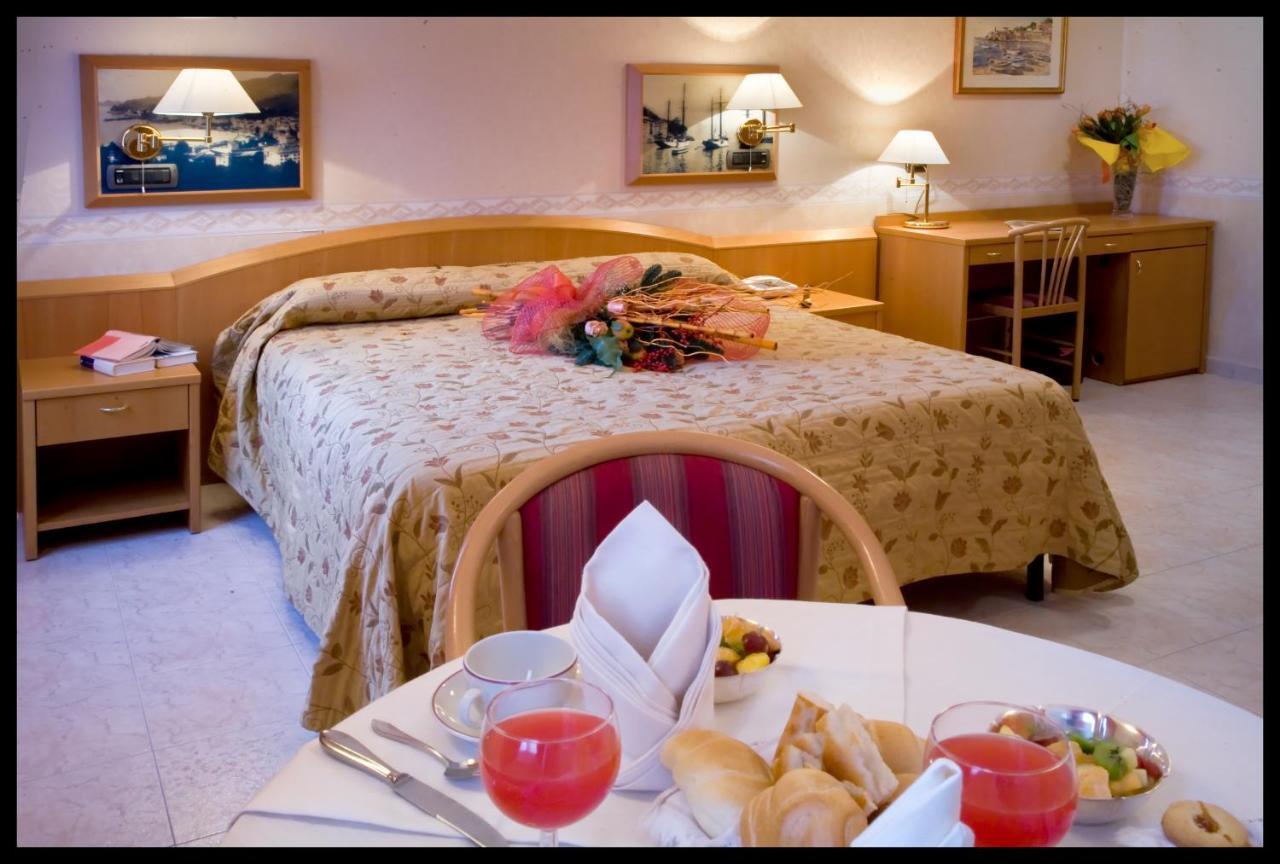Hotel Monte Rosa เคียวารี ภายนอก รูปภาพ